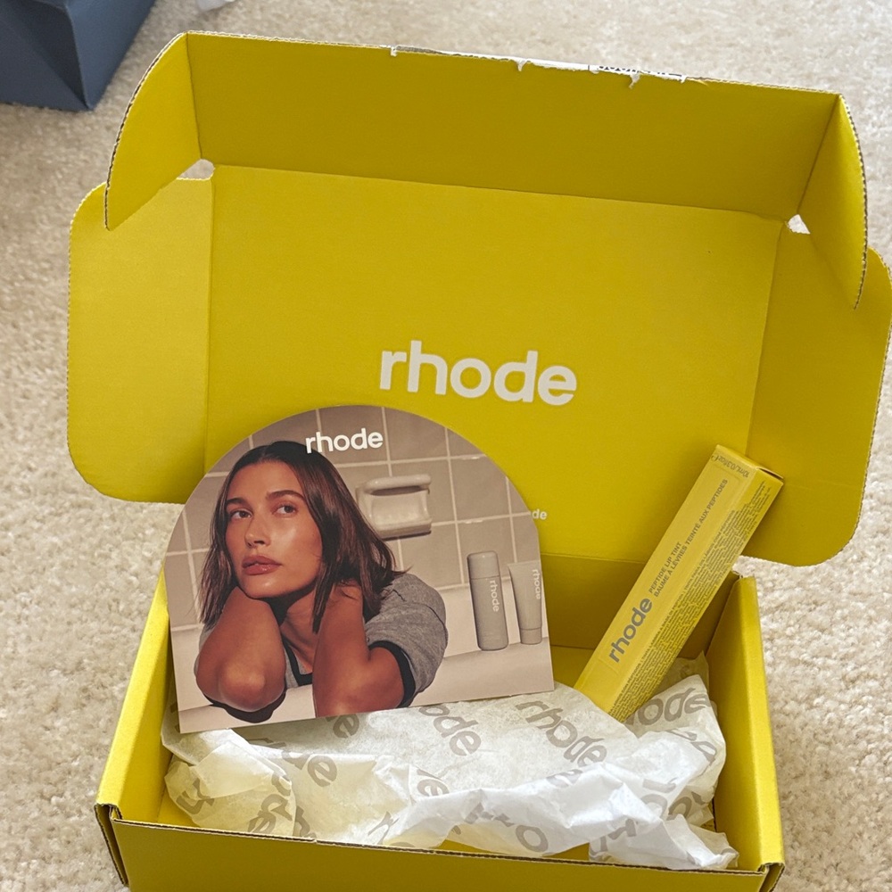 RHODE Lip Gloss Lemontini
Limited edition